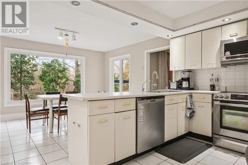 1106 Fieldstone Circle, Oakville, ON - Indoor Photo Showing Kitchen With Stainless Steel Kitchen