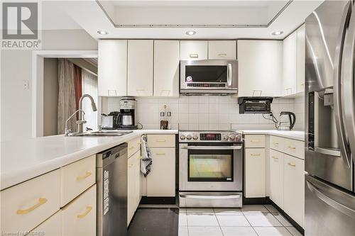 1106 Fieldstone Circle, Oakville, ON - Indoor Photo Showing Kitchen With Stainless Steel Kitchen