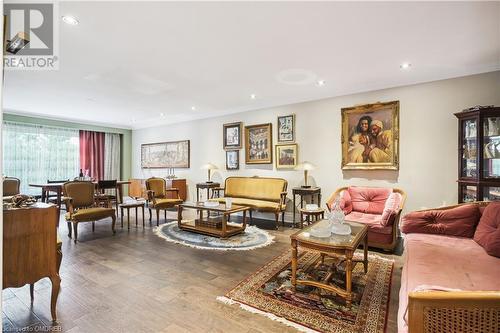 1106 Fieldstone Circle, Oakville, ON - Indoor Photo Showing Living Room