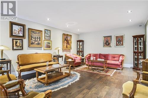 1106 Fieldstone Circle, Oakville, ON - Indoor Photo Showing Living Room