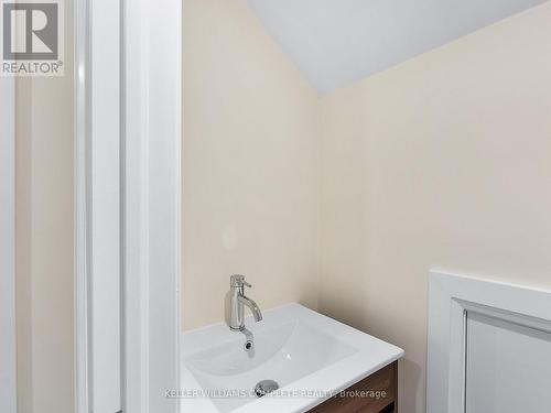 1 Exeter Avenue, Welland, ON - Indoor Photo Showing Bathroom