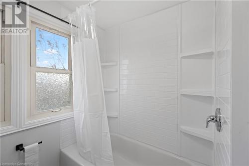 515 Deere Street, Welland, ON - Indoor Photo Showing Bathroom