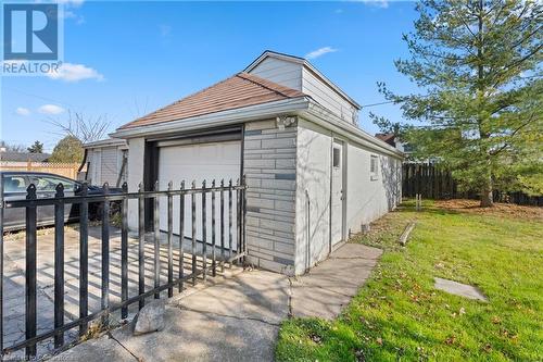 Garage with a lawn - 515 Deere Street, Welland, ON - Outdoor