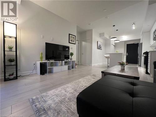 Living room featuring light hardwood / wood-style floors - 55 Duke Street W Unit# 1607, Kitchener, ON - Indoor Photo Showing Living Room