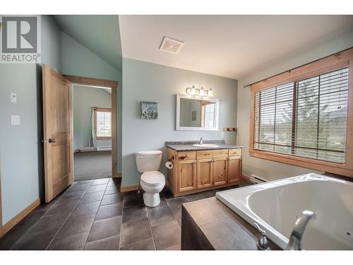 33 Rivermount Place Unit# 201D, Fernie, BC - Indoor Photo Showing Bathroom