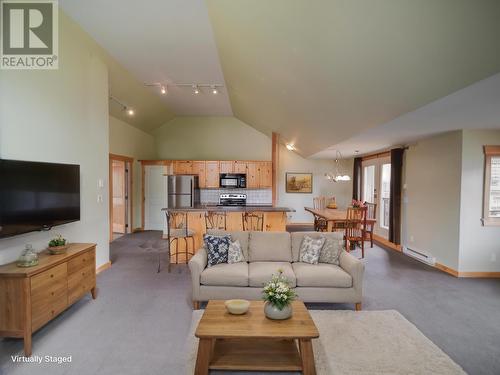 33 Rivermount Place Unit# 201D, Fernie, BC - Indoor Photo Showing Living Room