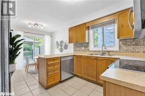 134 Country Lane, Barrie, ON - Indoor Photo Showing Kitchen With Double Sink