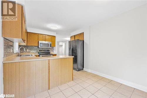 134 Country Lane, Barrie, ON - Indoor Photo Showing Kitchen