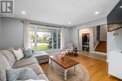 22 Shoniker Avenue, Quinte West, ON - Indoor Photo Showing Living Room