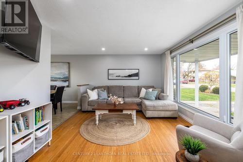 22 Shoniker Avenue, Quinte West, ON - Indoor Photo Showing Living Room