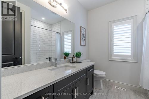 304 Thorn Drive, Strathroy-Caradoc (Ne), ON - Indoor Photo Showing Bathroom