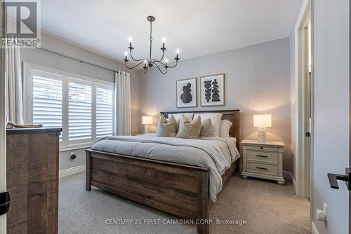 304 Thorn Drive, Strathroy-Caradoc (Ne), ON - Indoor Photo Showing Bedroom