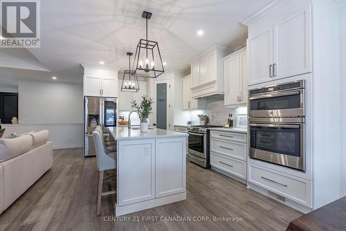 304 Thorn Drive, Strathroy-Caradoc (Ne), ON - Indoor Photo Showing Kitchen With Stainless Steel Kitchen With Upgraded Kitchen