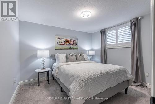 304 Thorn Drive, Strathroy-Caradoc (Ne), ON - Indoor Photo Showing Bedroom