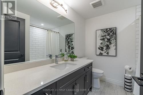 304 Thorn Drive, Strathroy-Caradoc (Ne), ON - Indoor Photo Showing Bathroom