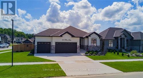 304 Thorn Drive, Strathroy-Caradoc (Ne), ON - Outdoor With Facade