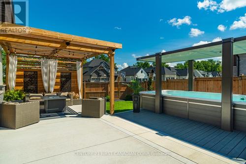 304 Thorn Drive, Strathroy-Caradoc (Ne), ON - Outdoor With Above Ground Pool