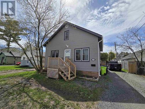 1241 Wellington St, Sault Ste Marie, ON - Outdoor