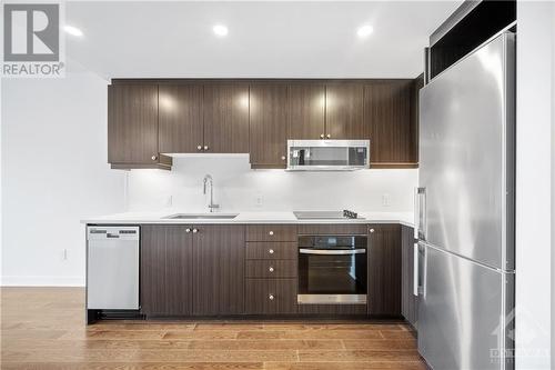 340 Queen Street Unit#1403, Ottawa, ON - Indoor Photo Showing Kitchen With Stainless Steel Kitchen With Upgraded Kitchen