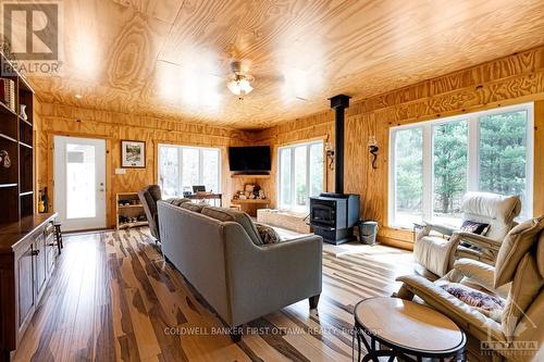 1044 Lavant Mill Road, Lanark, ON - Indoor Photo Showing Living Room