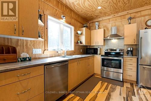 1044 Lavant Mill Road, Lanark, ON - Indoor Photo Showing Kitchen