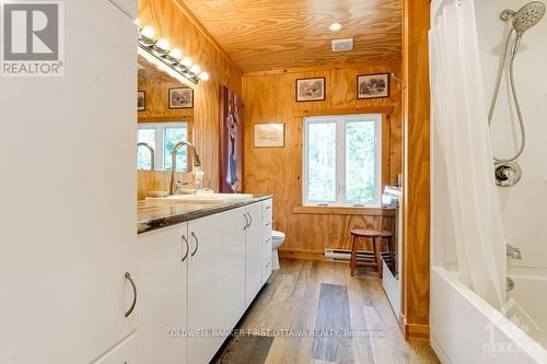 1044 Lavant Mill Road, Lanark, ON - Indoor Photo Showing Bathroom