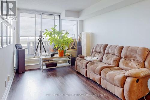 407 - 1070 Sheppard Avenue W, Toronto, ON - Indoor Photo Showing Living Room