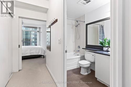 2503 - 225 Webb Drive, Mississauga, ON - Indoor Photo Showing Bathroom