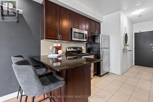 2503 - 225 Webb Drive, Mississauga, ON - Indoor Photo Showing Kitchen