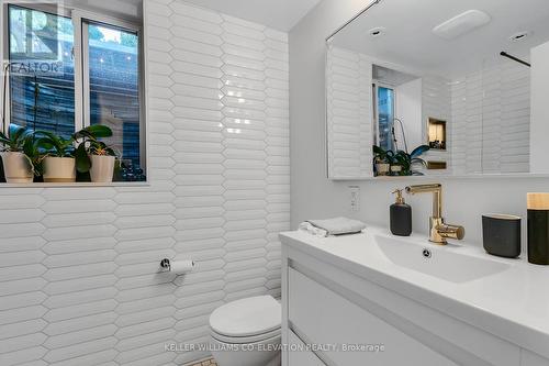 4 Pinehurst Crescent, Toronto, ON - Indoor Photo Showing Bathroom