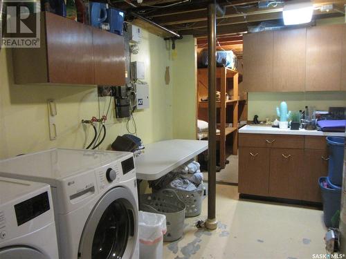 914 Arlington Avenue, Saskatoon, SK - Indoor Photo Showing Laundry Room