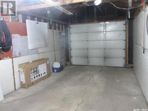 914 Arlington Avenue, Saskatoon, SK - Indoor Photo Showing Garage