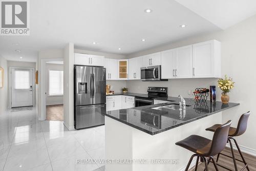 10 Hawthorn Avenue, Thorold, ON - Indoor Photo Showing Kitchen With Double Sink