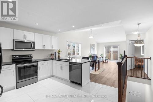 10 Hawthorn Avenue, Thorold, ON - Indoor Photo Showing Kitchen