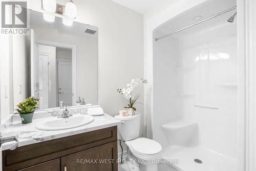 10 Hawthorn Avenue, Thorold, ON - Indoor Photo Showing Bathroom