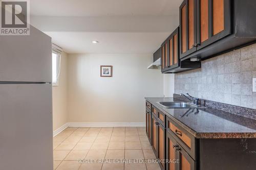 8090 Post Road, Niagara Falls (213 - Ascot), ON - Indoor Photo Showing Kitchen