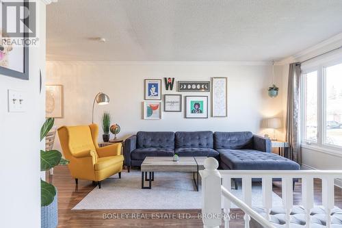 8090 Post Road, Niagara Falls (213 - Ascot), ON - Indoor Photo Showing Living Room