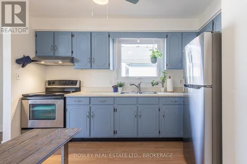 8090 Post Road, Niagara Falls (213 - Ascot), ON - Indoor Photo Showing Kitchen With Double Sink