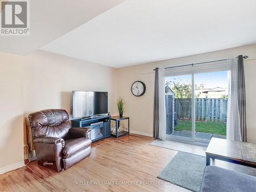 7 - 145 Rice Avenue, Hamilton, ON - Indoor Photo Showing Living Room