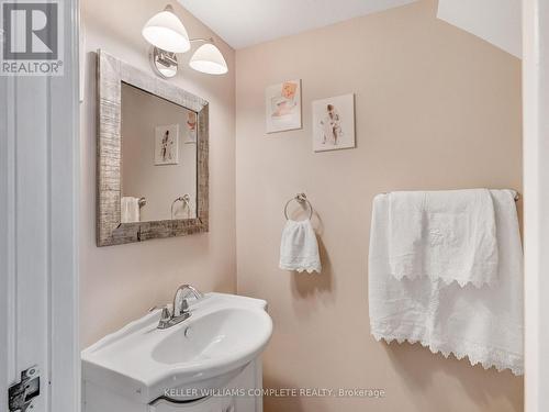 7 - 145 Rice Avenue, Hamilton, ON - Indoor Photo Showing Bathroom