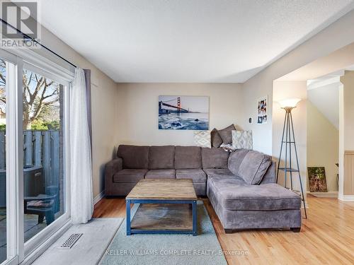 7 - 145 Rice Avenue, Hamilton, ON - Indoor Photo Showing Living Room