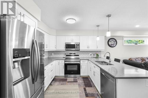 457 Spencer Street, Woodstock, ON - Indoor Photo Showing Kitchen With Double Sink With Upgraded Kitchen