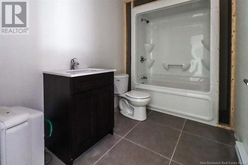 18 Elmwood Drive, Hampton, NB - Indoor Photo Showing Bathroom