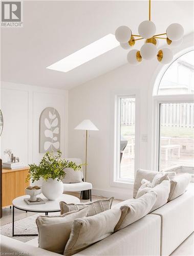 147 Fisher Mills Road, Cambridge, ON - Indoor Photo Showing Kitchen