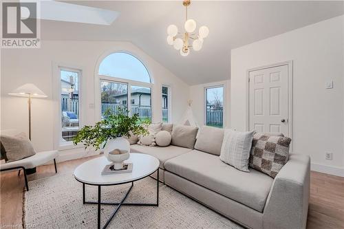 147 Fisher Mills Road, Cambridge, ON - Indoor Photo Showing Kitchen