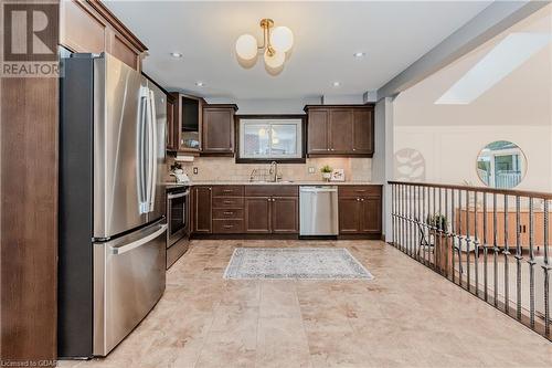 147 Fisher Mills Road, Cambridge, ON - Indoor Photo Showing Living Room