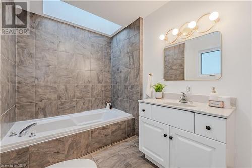 147 Fisher Mills Road, Cambridge, ON - Indoor Photo Showing Bathroom