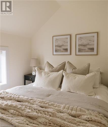 147 Fisher Mills Road, Cambridge, ON - Indoor Photo Showing Bedroom