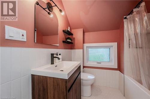 147 Fisher Mills Road, Cambridge, ON - Indoor Photo Showing Bathroom