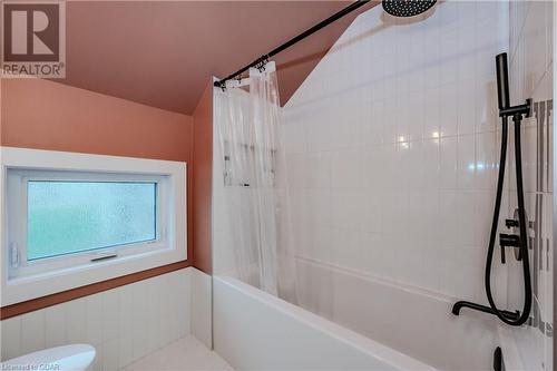 147 Fisher Mills Road, Cambridge, ON - Indoor Photo Showing Bathroom